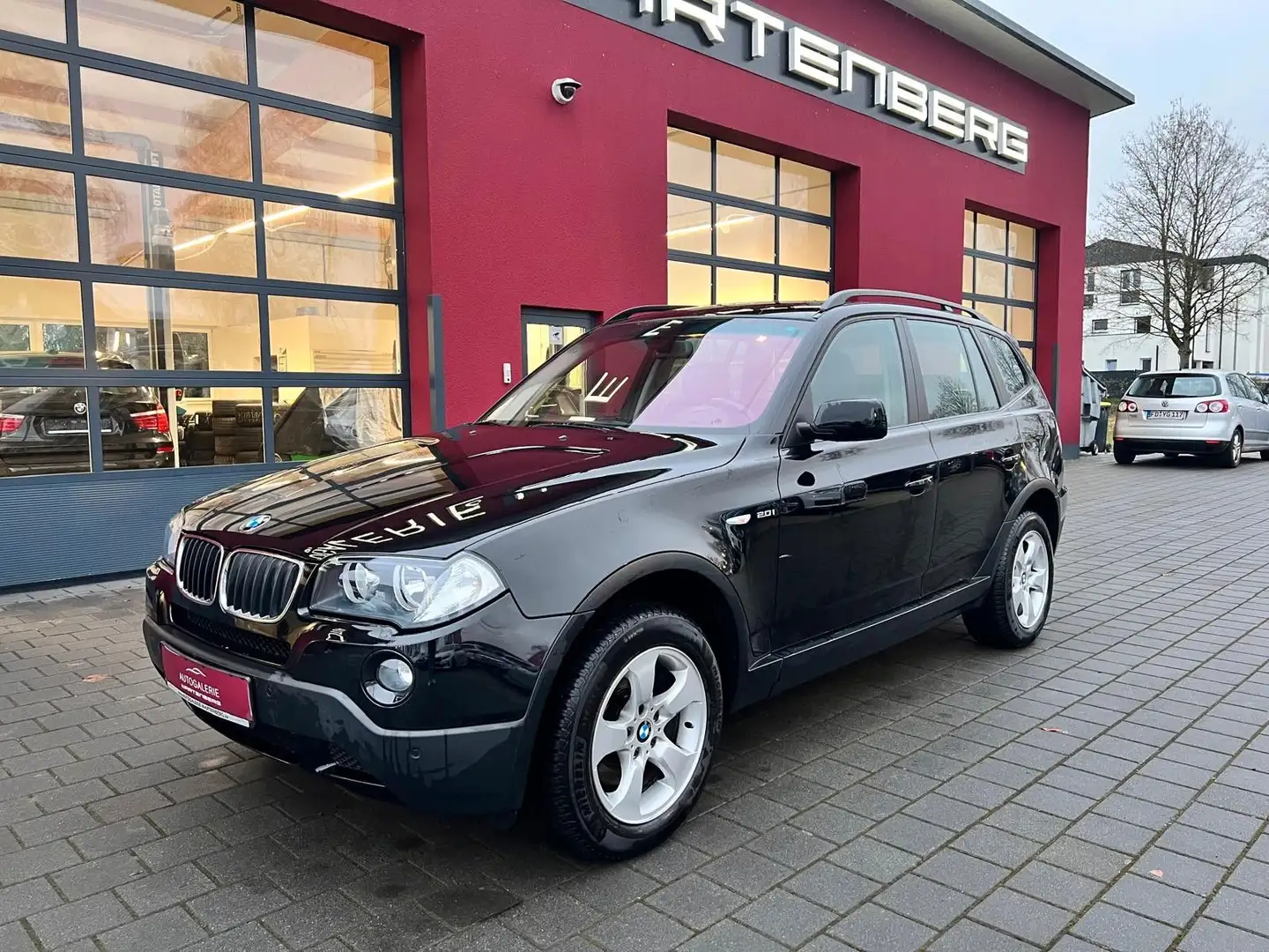 BMW X3 2.0i //RENTNER FZG//SHZ/PDC//HIFI Schwarz - 1