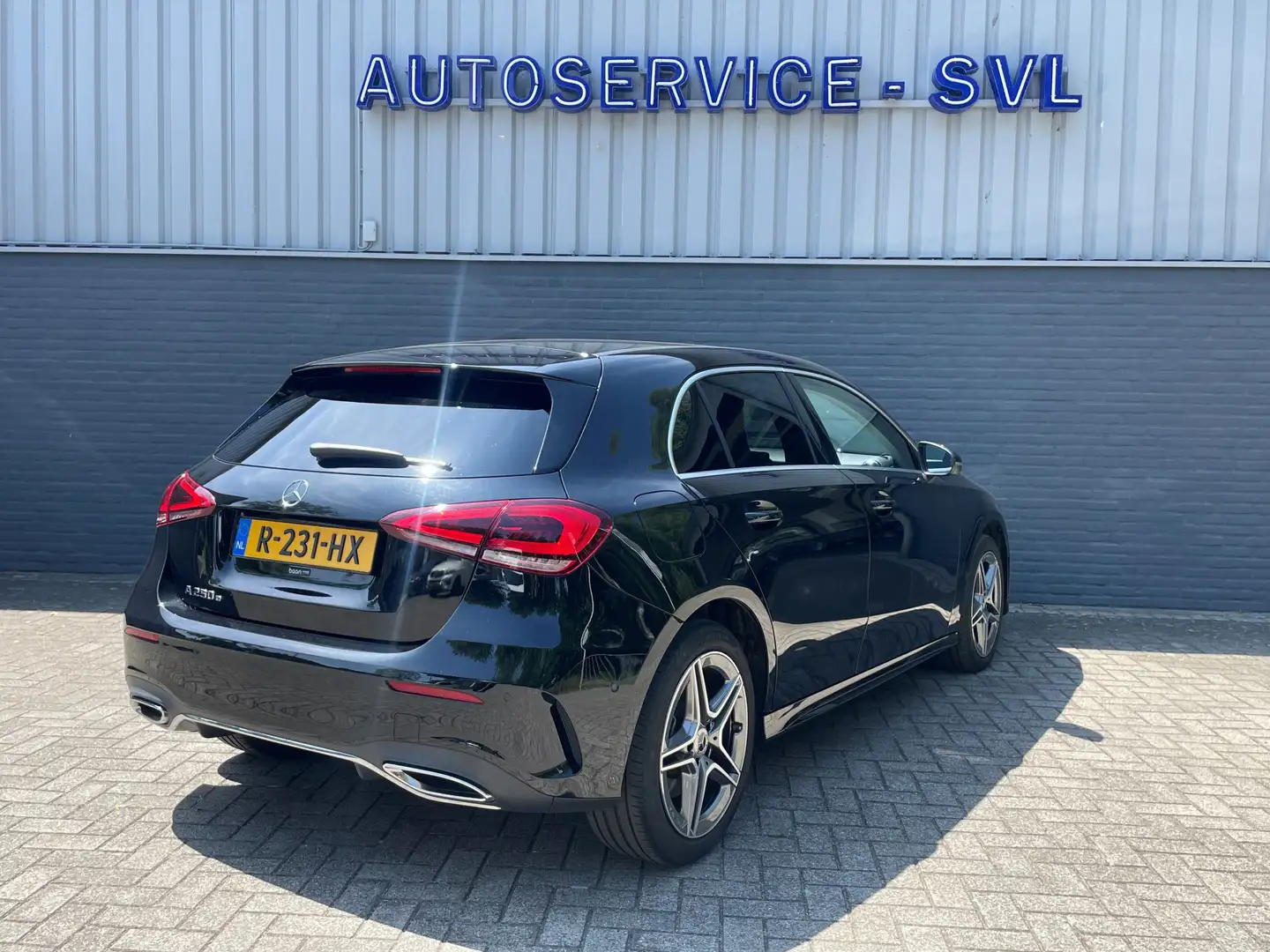 Mercedes-Benz A 250 e AMG-style - Trekhaak - Camera - Apple car play e Zwart - 2
