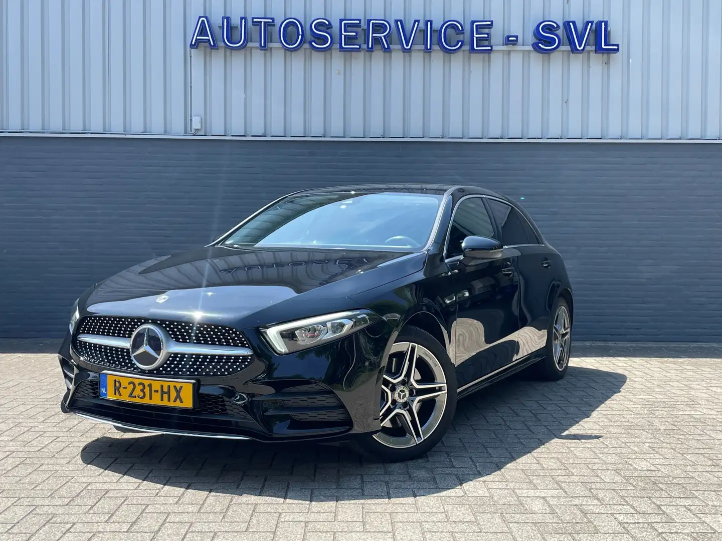 Mercedes-Benz A 250 e AMG-style - Trekhaak - Camera - Apple car play e Zwart - 1