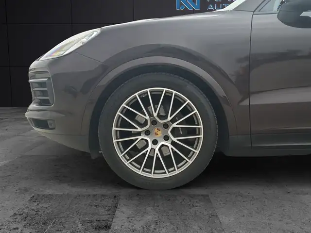 Porsche Cayenne view 9