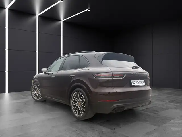 Porsche Cayenne view 3