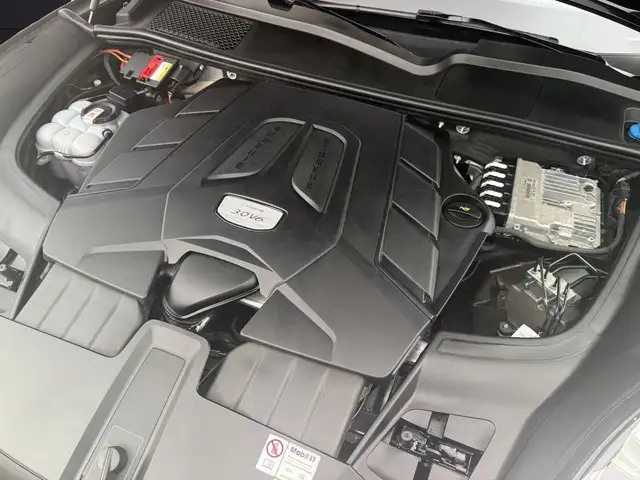 Porsche Cayenne view 14