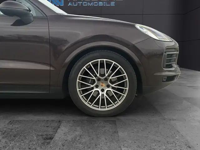 Porsche Cayenne view 12