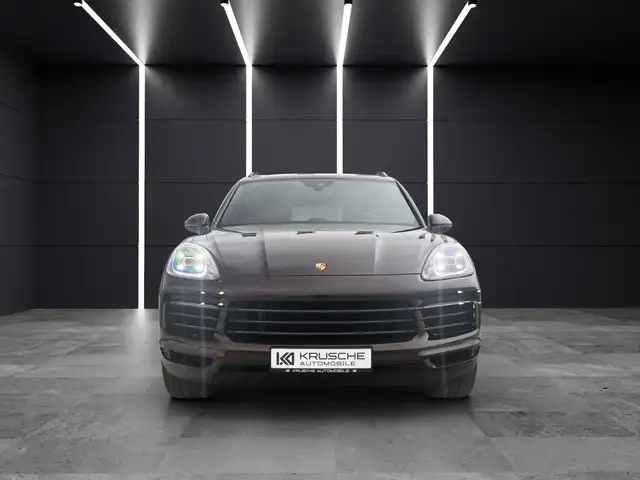 Porsche Cayenne view 8
