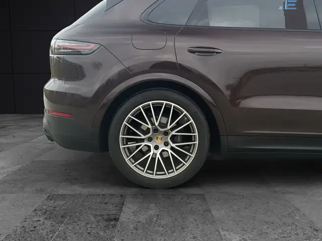 Porsche Cayenne view 11