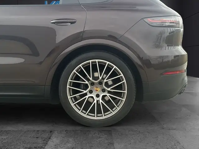 Porsche Cayenne view 10