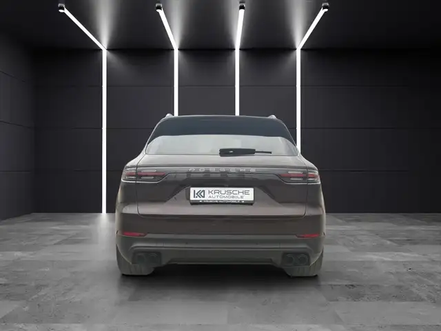 Porsche Cayenne view 4