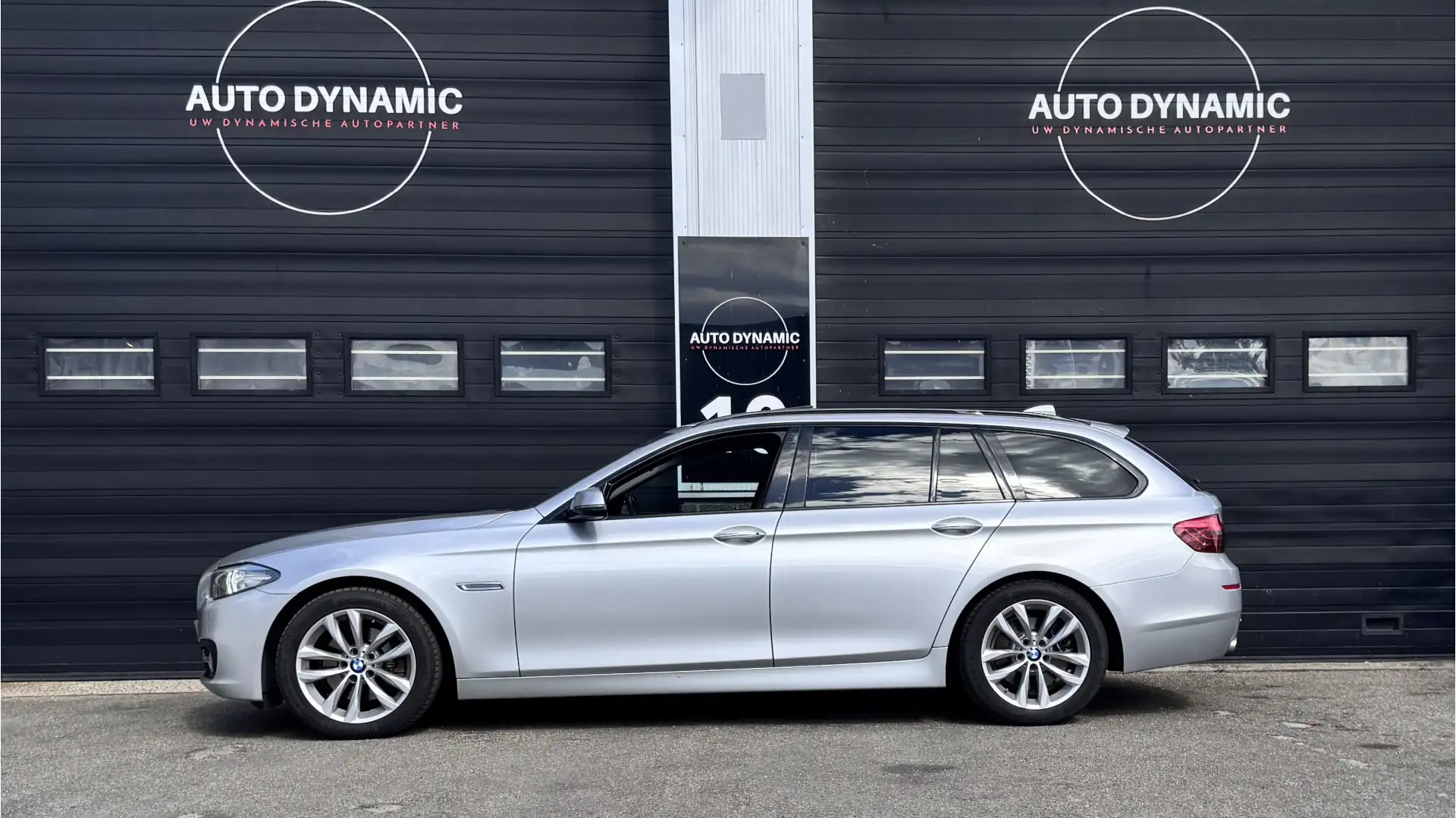 BMW 520 5-serie Touring 520i M Sport Edition High Executiv Grijs - 2