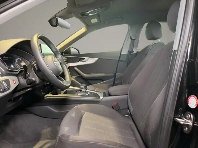 Audi A4 view 9