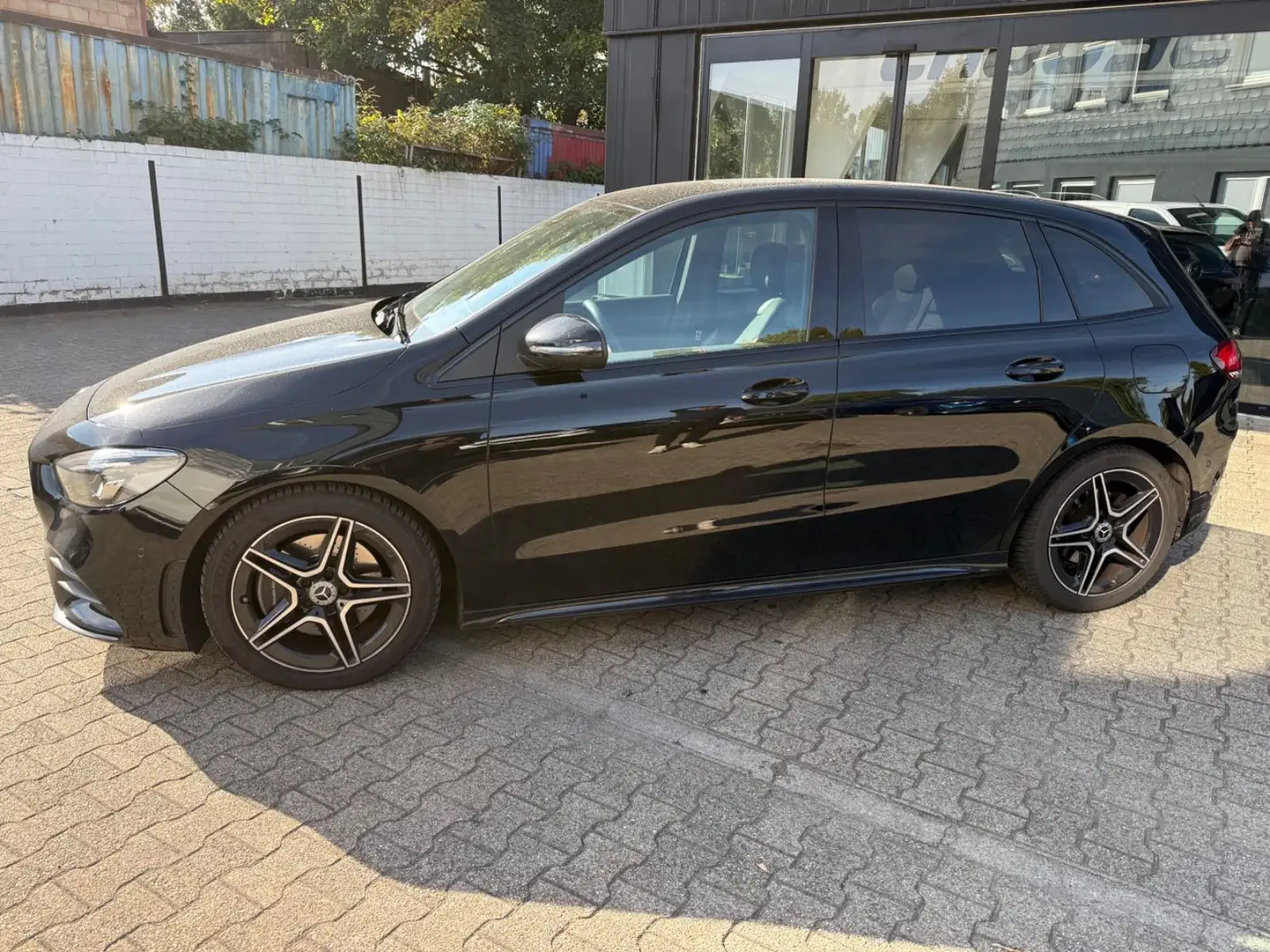 Mercedes-Benz B 220 4M AMG Line Night MBUX Totw Spur Kame Ahk Schwarz - 2