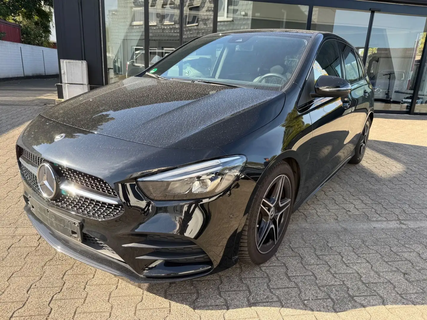 Mercedes-Benz B 220 4M AMG Line Night MBUX Totw Spur Kame Ahk Schwarz - 1