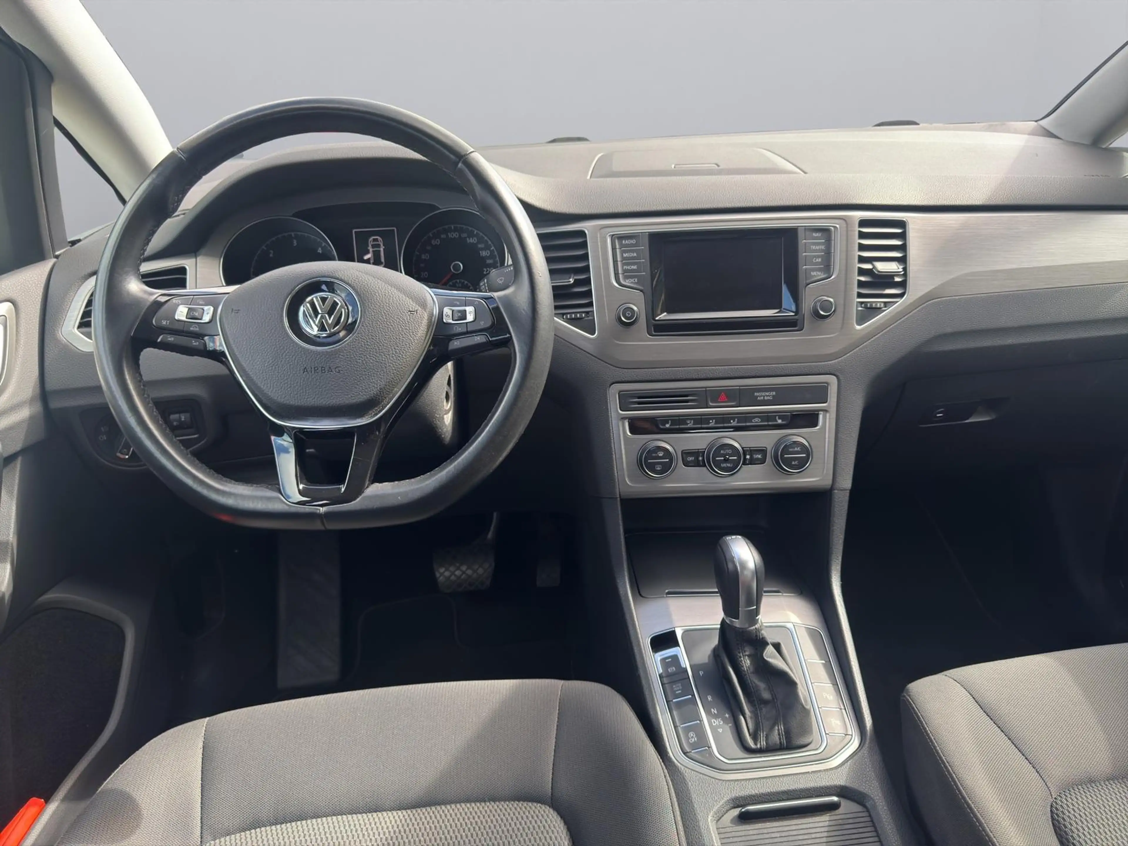 Volkswagen Golf Sportsvan Comfortline BMT *AHK* — photo 9