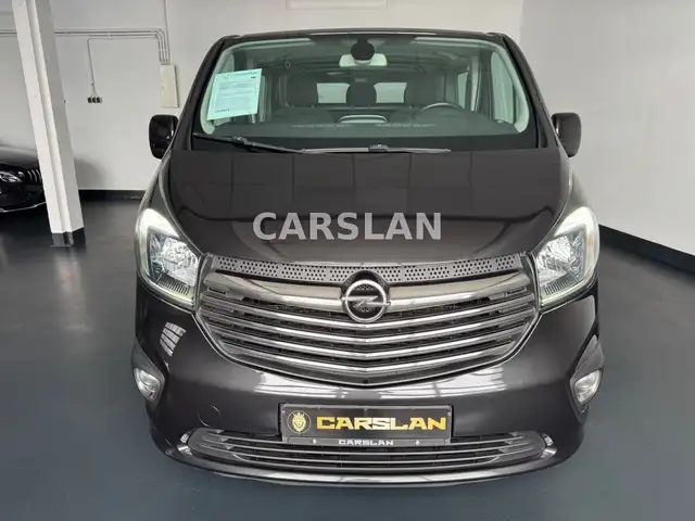 Opel Vivaro view 3