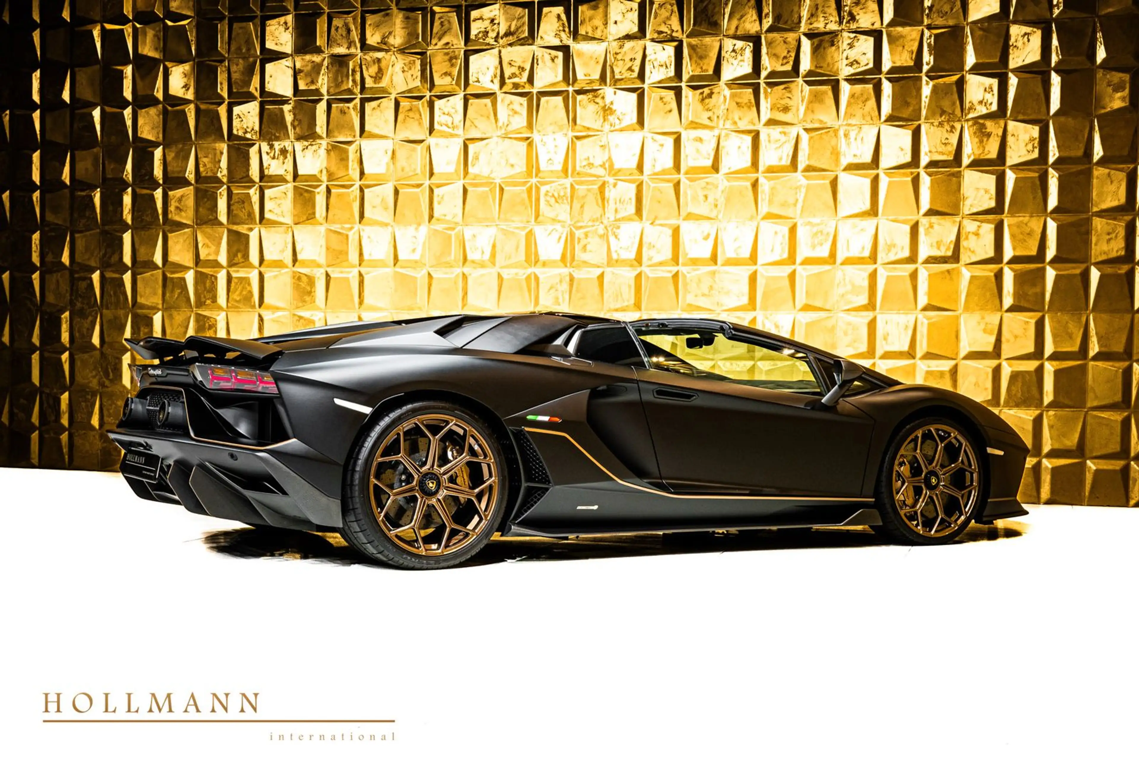Lamborghini Aventador LP 780-4 ULTIMAE ROADSTER+CARBON FIBER — photo 3
