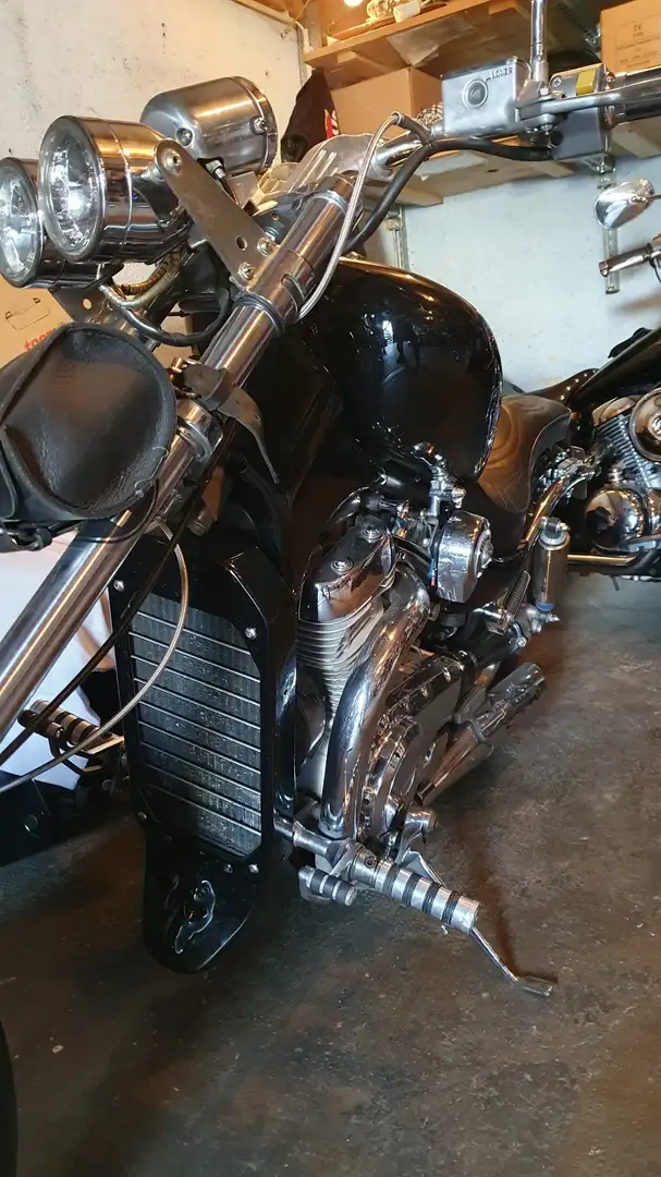 Suzuki Intruder C - 1