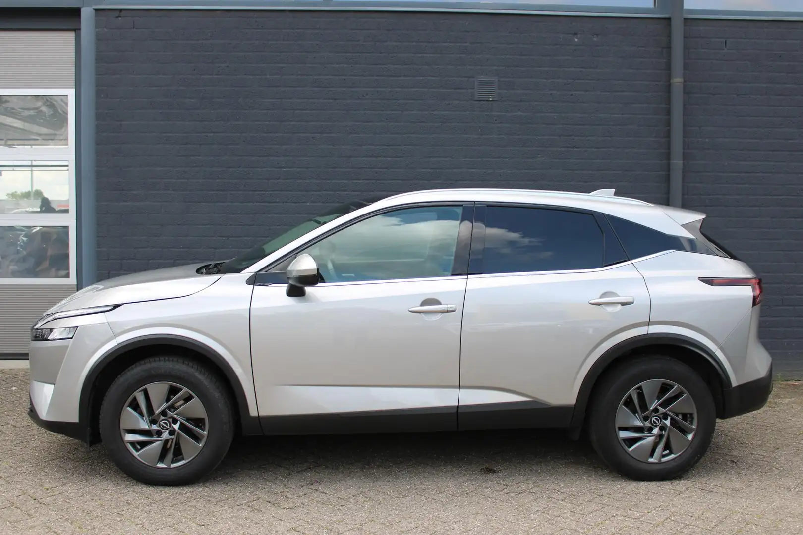 Nissan Qashqai 1.3 MHEV 140 PK Acenta NL-Auto | Camera | Navigati Grijs - 2