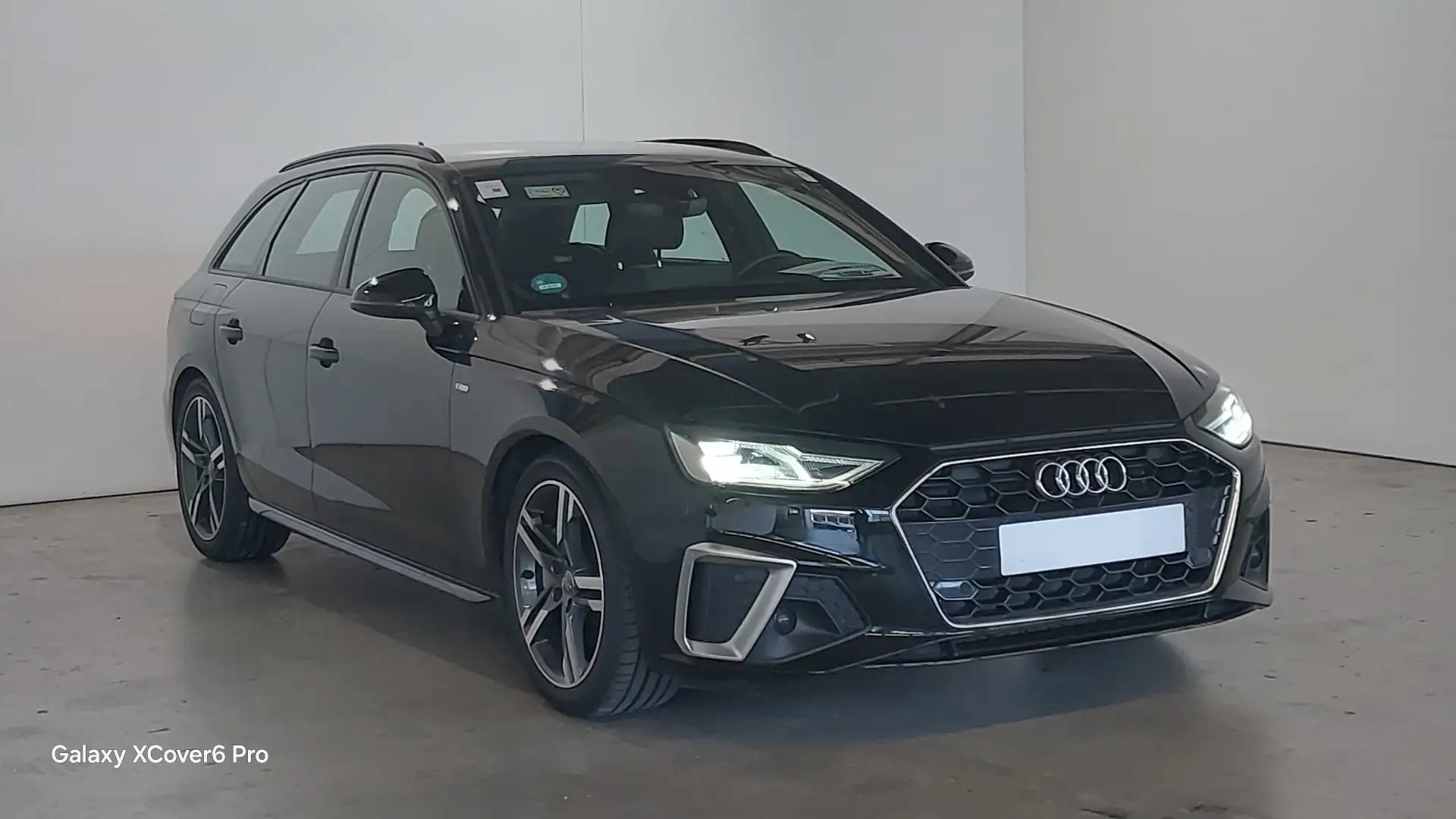 Audi A4 Avant 40 TDI S-LINE Leder LED Navi+ DAB Kamera 18 Noir - 1