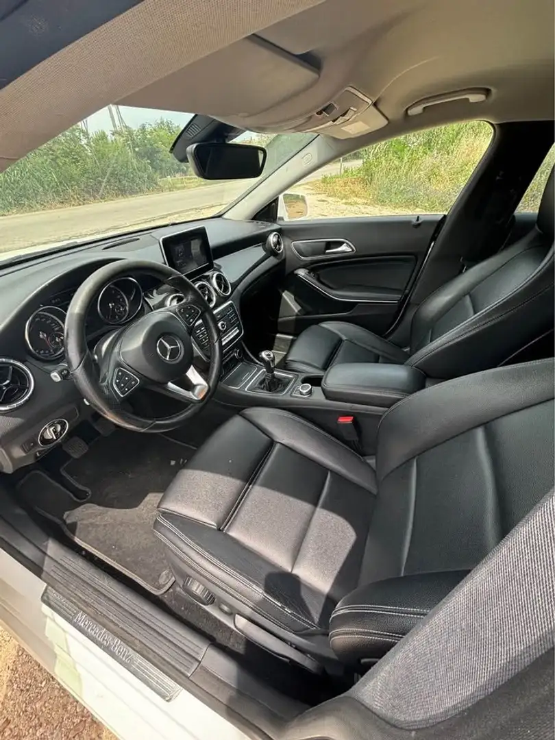 Mercedes-Benz CLA 180 Premium Bianco - 1