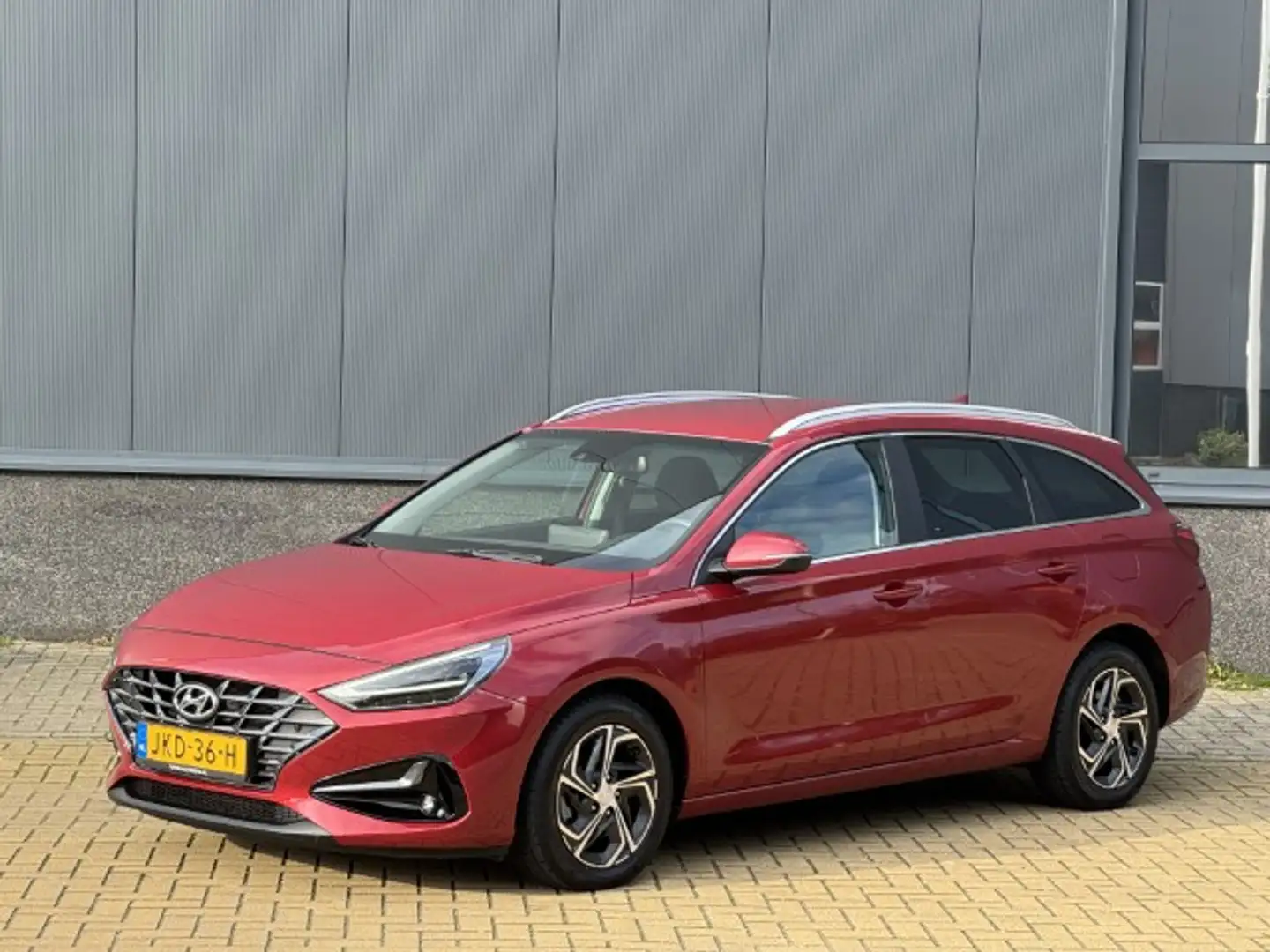 Hyundai i30 1.5 T-GDi MHEV Premium Rood - 1