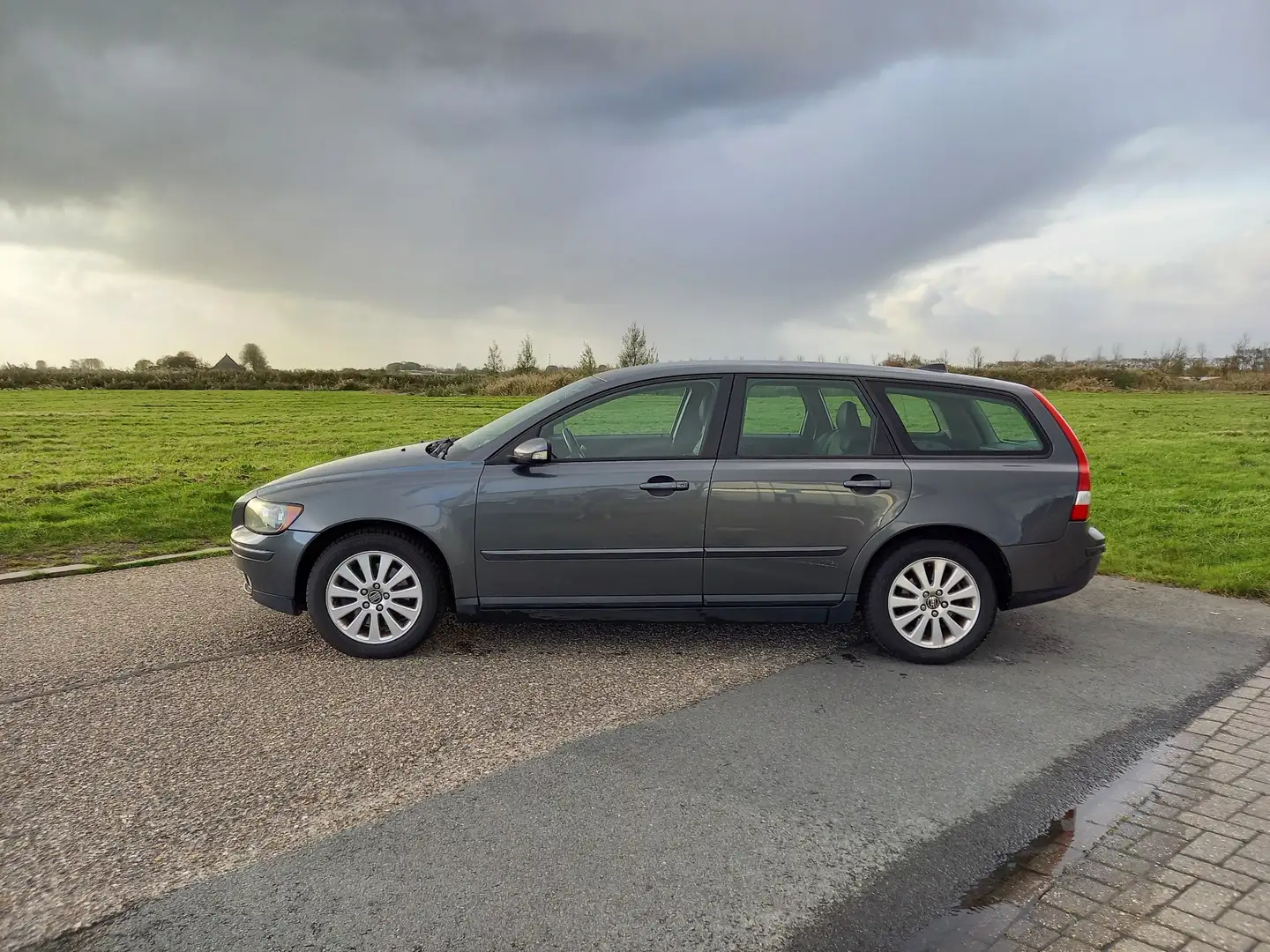 Volvo V50 2.4i Momentum Grijs - 2
