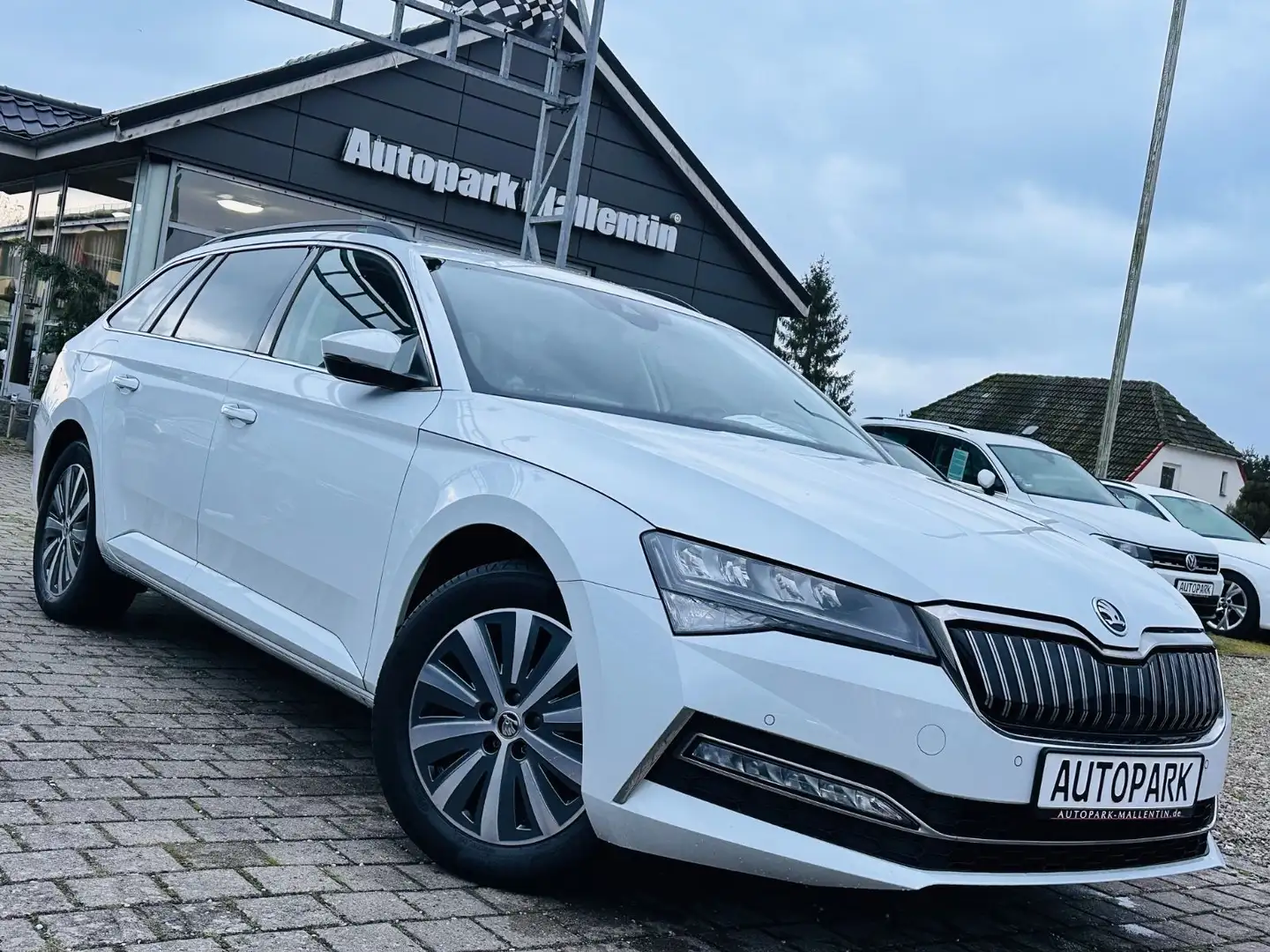 Skoda Superb Combi Ambition iV *1.HAND*LED*NAVI* Weiß - 1