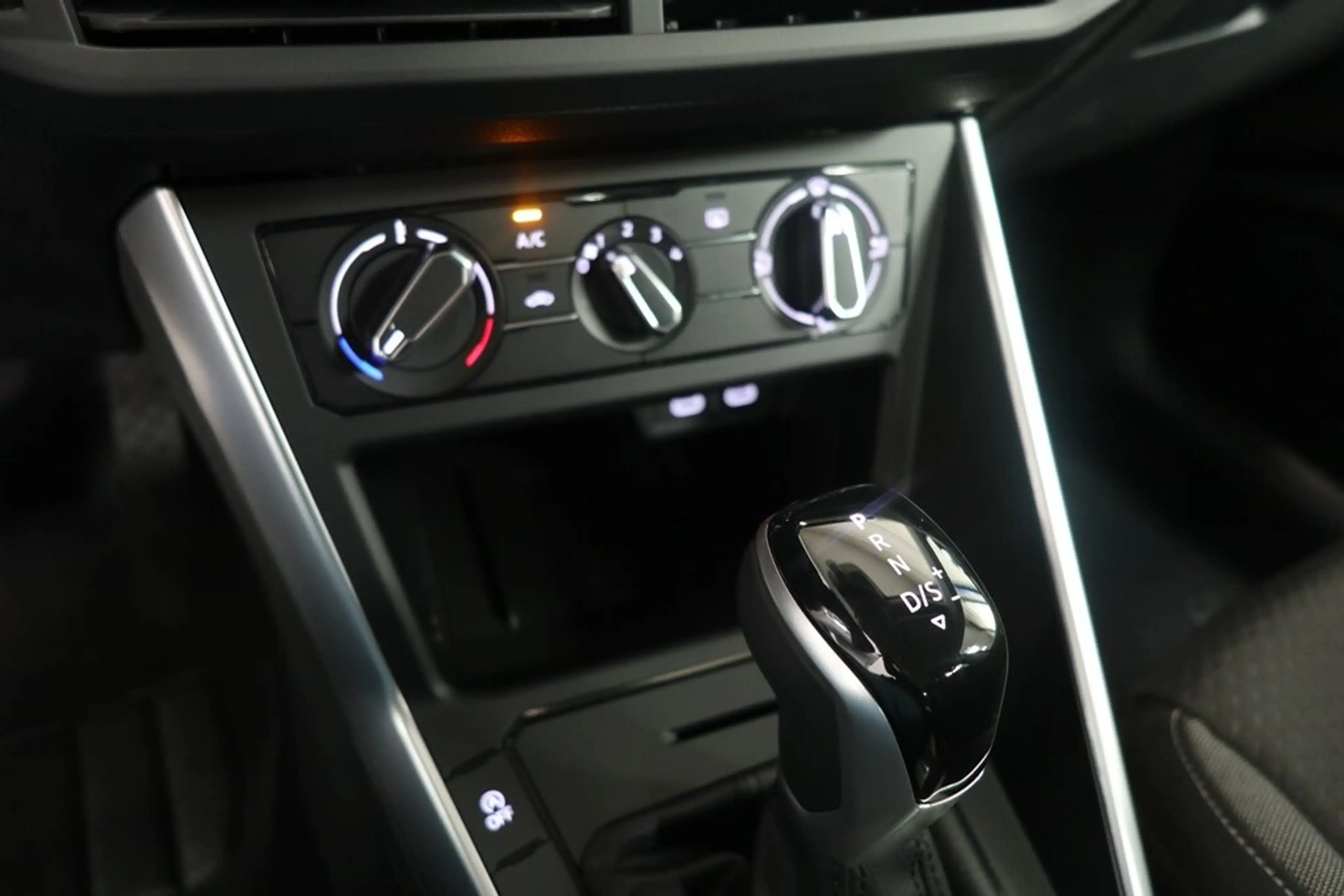 Volkswagen Taigo Life 1.0 TSI DSG LED Parkeersensoren Apple Car Play / Android auto — photo 11