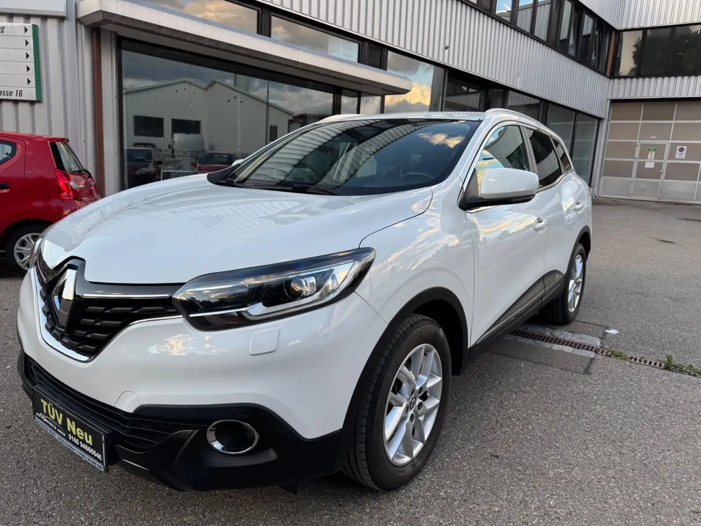 Renault Kadjar 1,5 dCi XMOD 1hand TÜVNeu Anhängerkupplun Weiß - 1