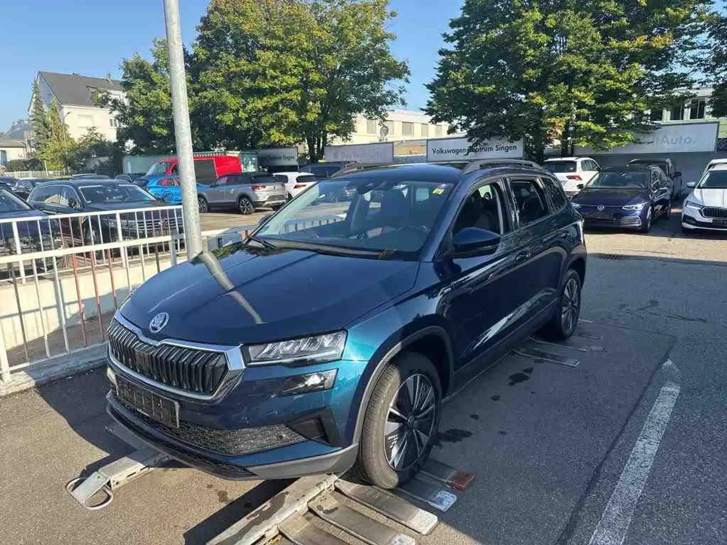 Skoda Karoq 2.0 TDI DSG TOUR +AHK +RKAM +LED +ACC +VIRTUAL +N Blau - 2