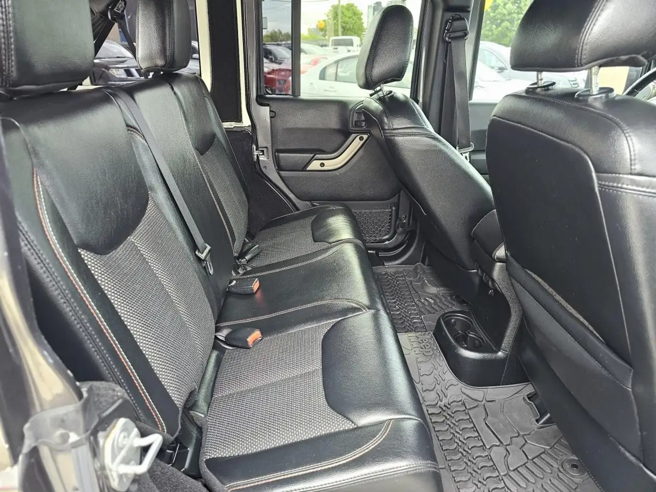 Jeep Wrangler снимка Jeep Wrangler
