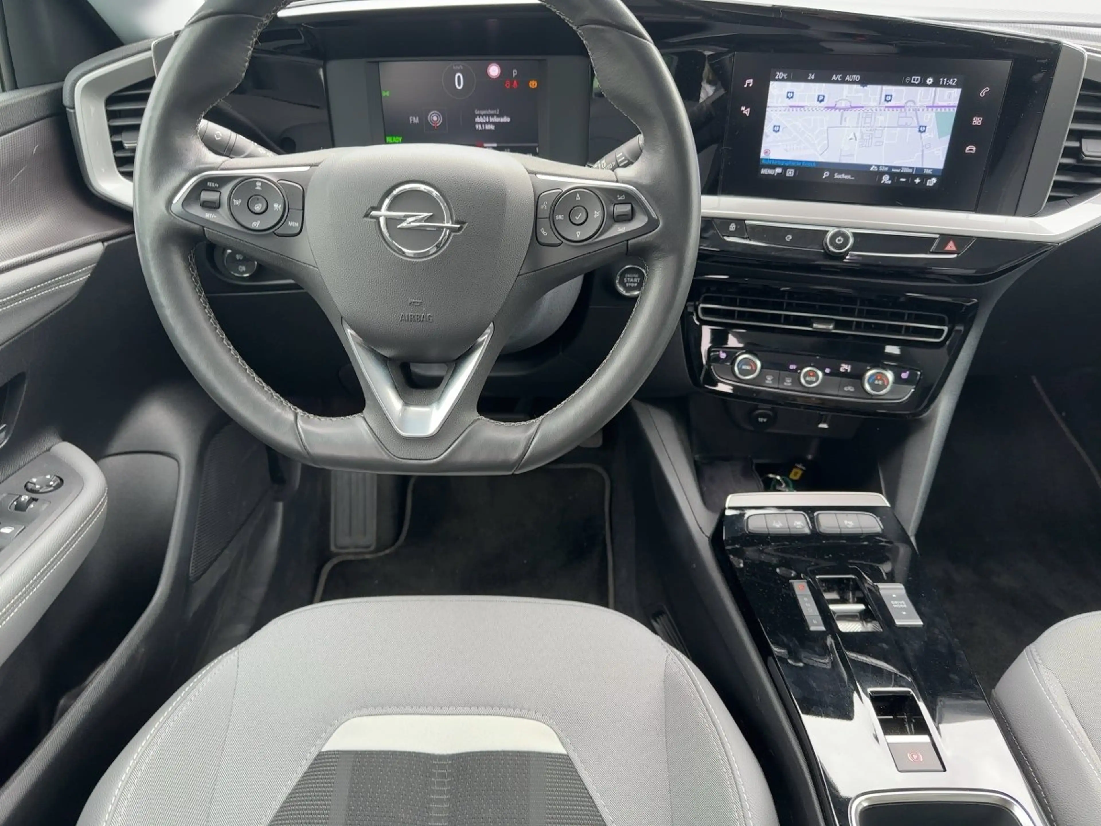 Opel Mokka-E Elegance **Kamera+NAVI+SHZ+Allwetter** — photo 11