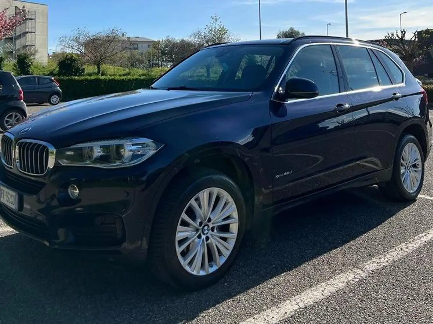 BMW X5 Luxury - 1