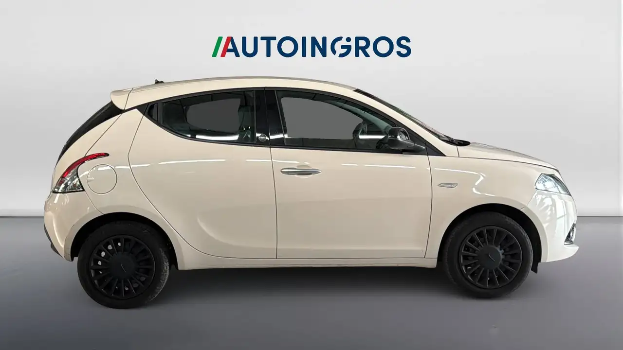 Lancia Ypsilon 2021 — фото 6
