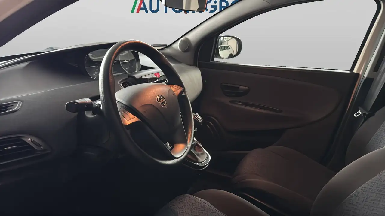 Lancia Ypsilon 2021 — фото 11