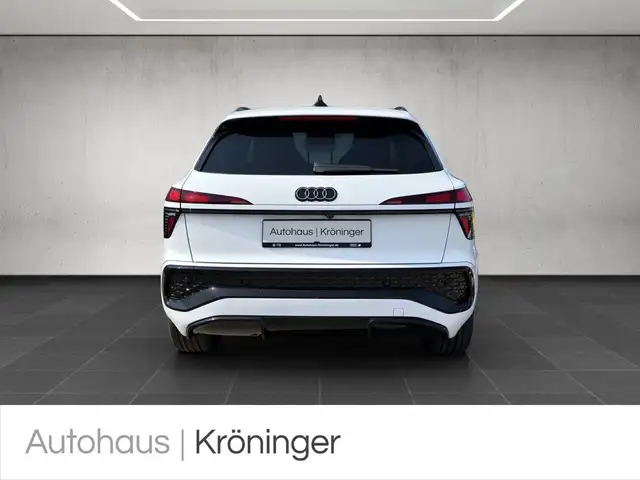 Audi Q3 view 6