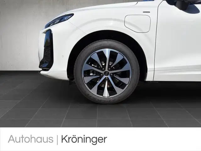 Audi Q3 view 20