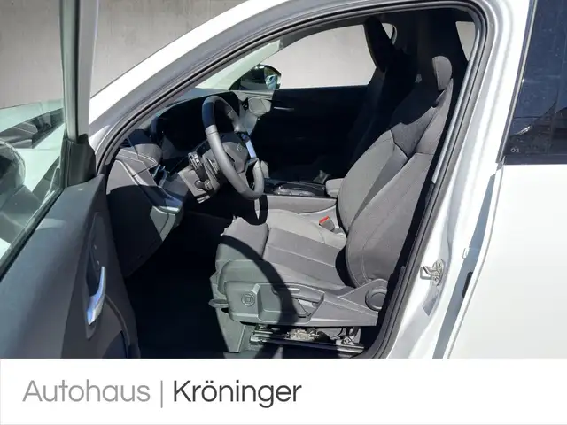 Audi Q3 view 7