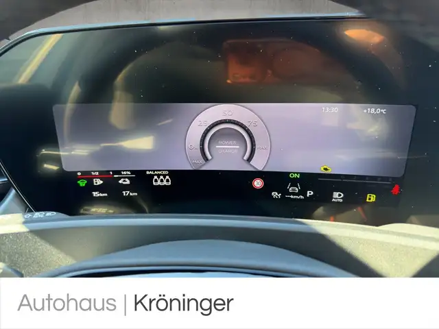 Audi Q3 view 12