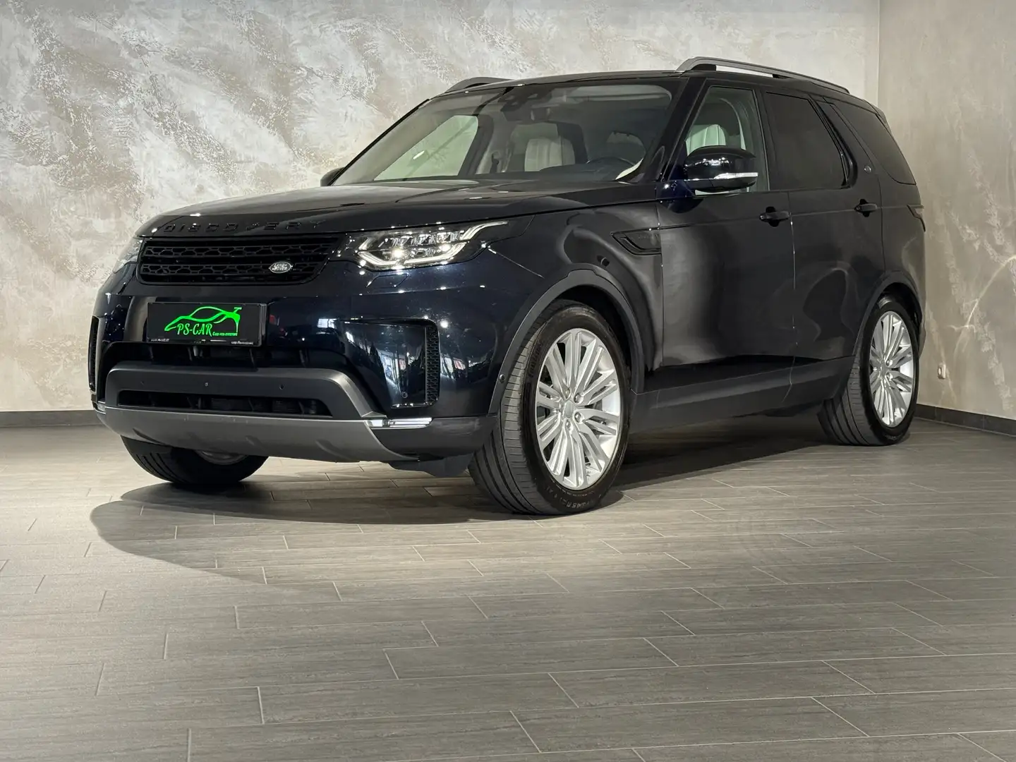 Land Rover Discovery 3.0 TDV6 First Edition**7 Sitze**MWST** Чорний - 1