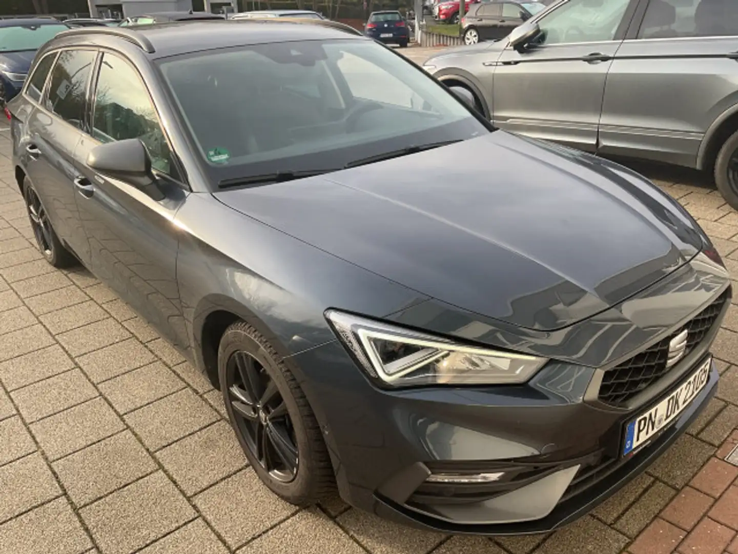 SEAT Leon ST 1.5 TSI FR VOLL-LED+NAVI+APP+ACC+SHZ+RFK Grau - 2