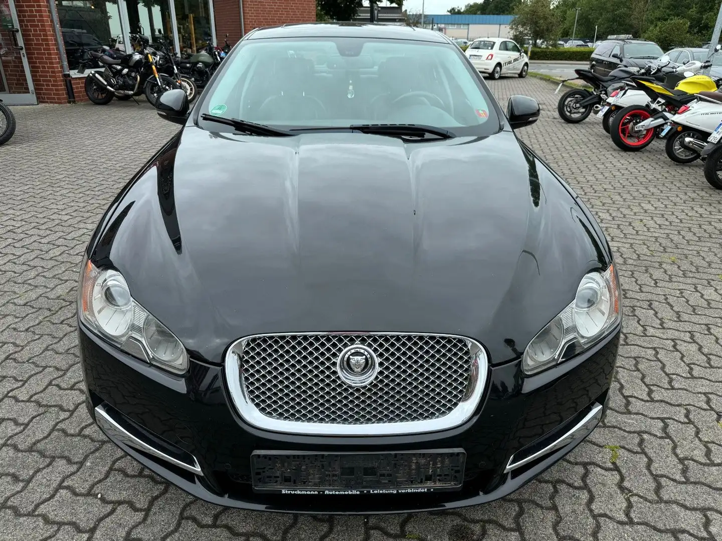 Jaguar XF 3.0 V6 Diesel S Premium Luxury Schwarz - 2
