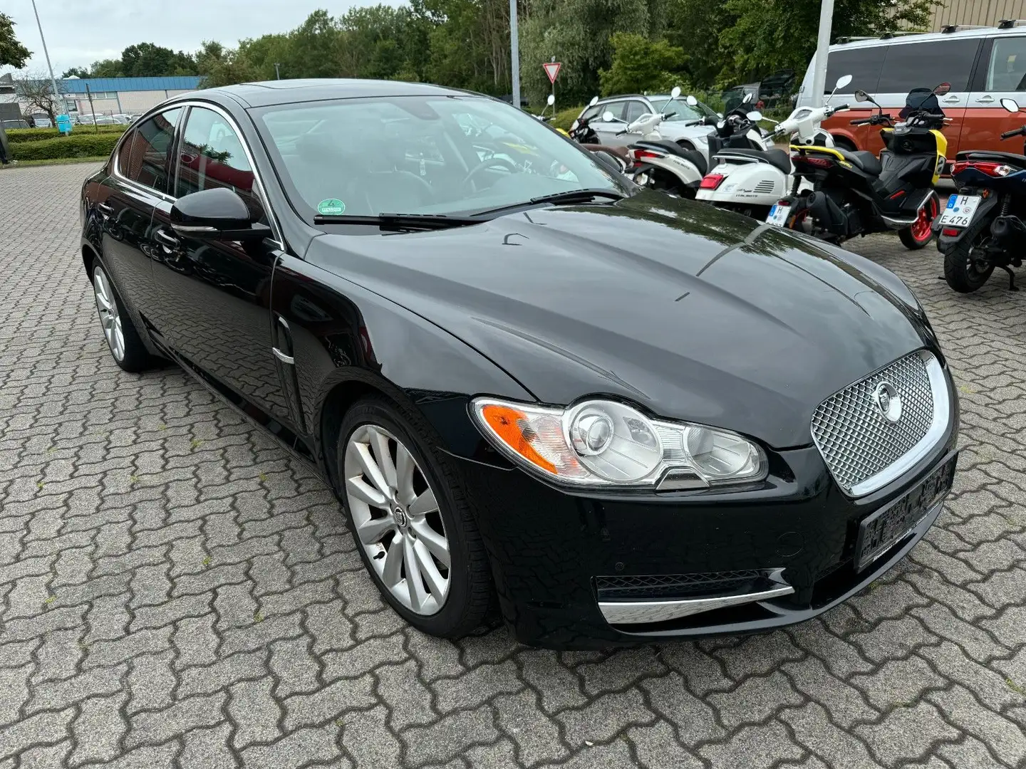Jaguar XF 3.0 V6 Diesel S Premium Luxury Schwarz - 1