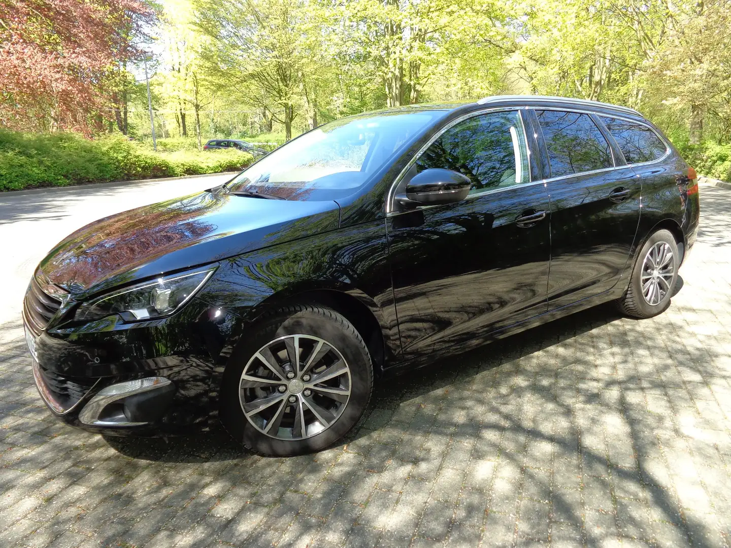 Peugeot 308 308 SW Allure 1.6 BlueHDi 120 Stop&Start Schwarz - 2