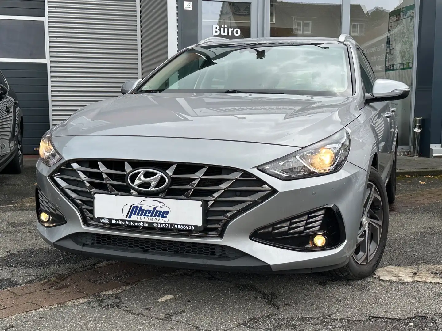 Hyundai i30 cw Trend*SHZ*AHK*PDC*SPUR*MwSt*CARPLAY*TOP* Silber - 1