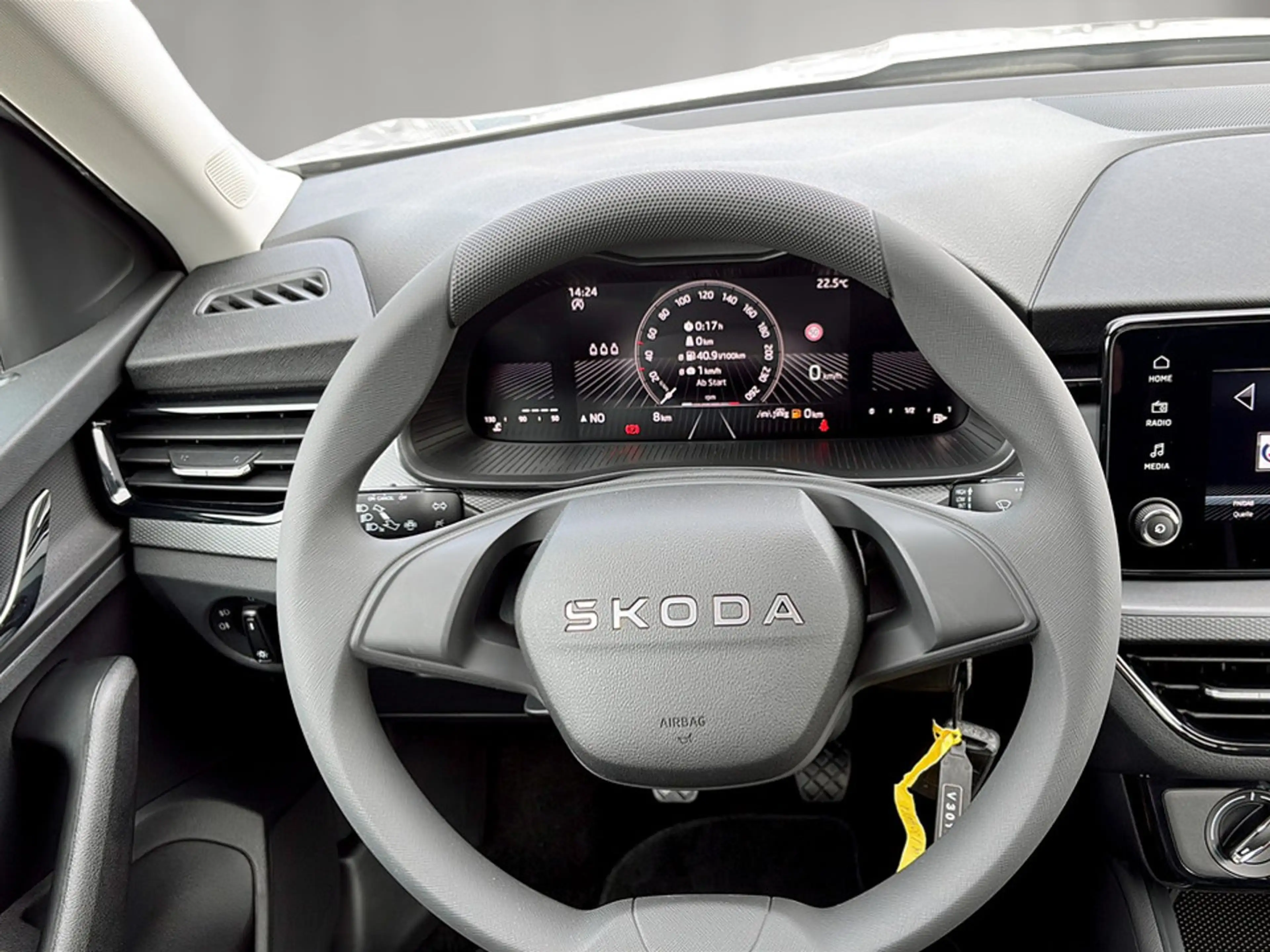 Skoda Kamiq Essence TSI — photo 9