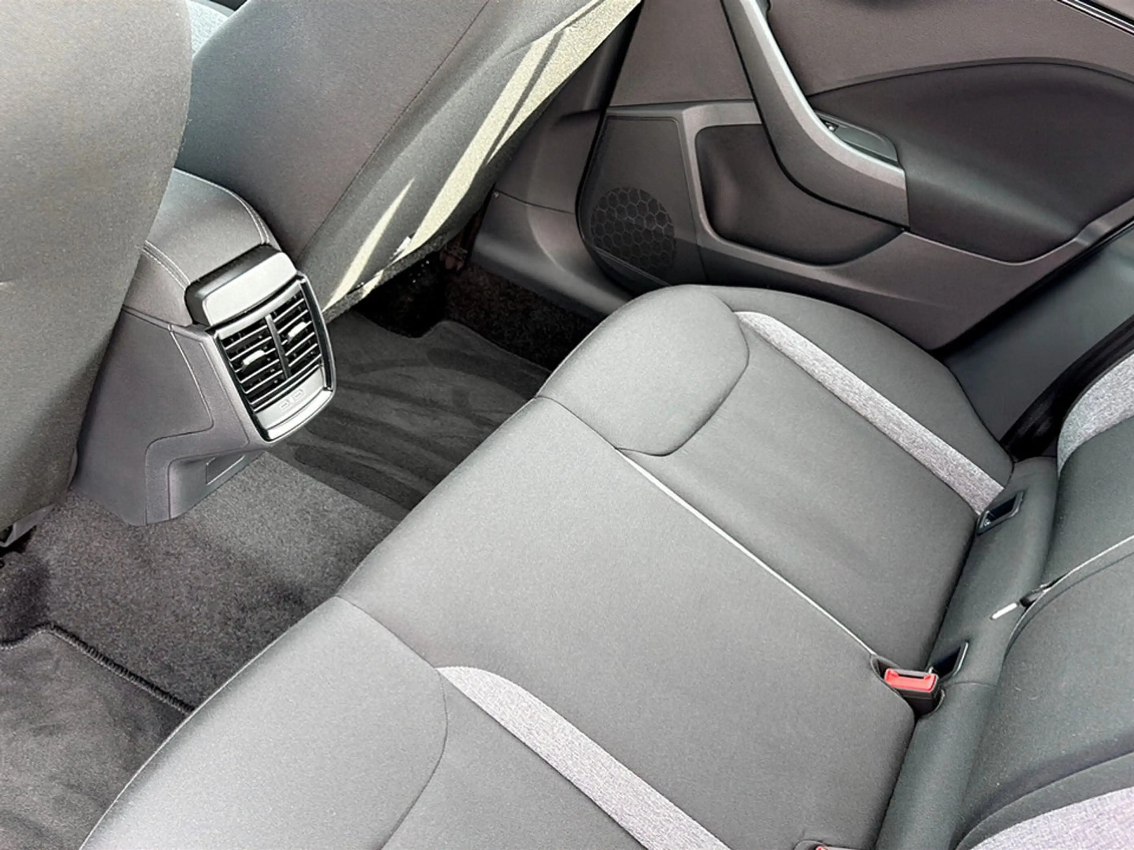 Skoda Kamiq Essence TSI — photo 11