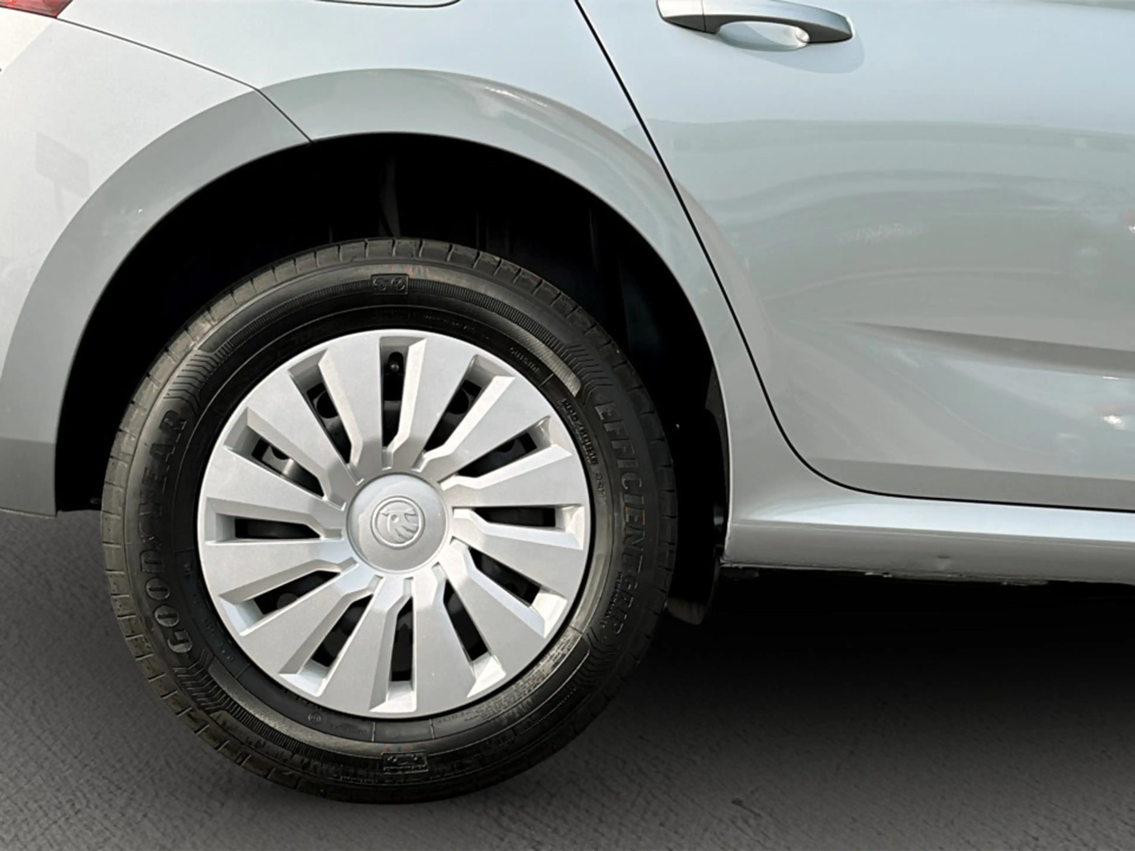 Skoda Kamiq Essence TSI — photo 6