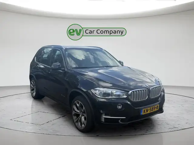 BMW X5 view 2