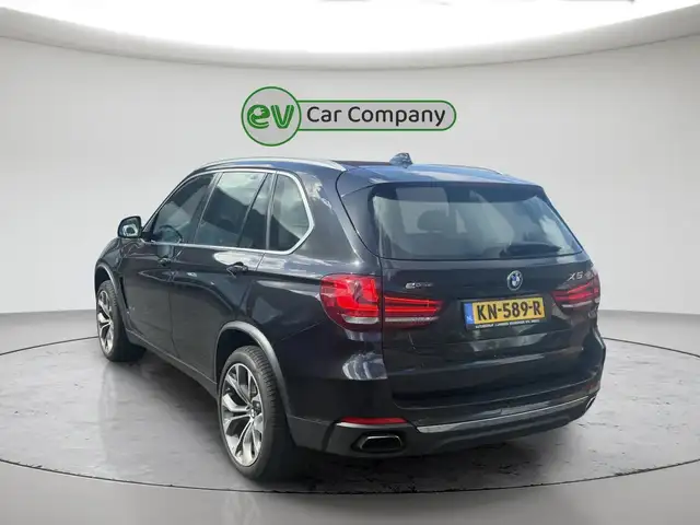BMW X5 view 3