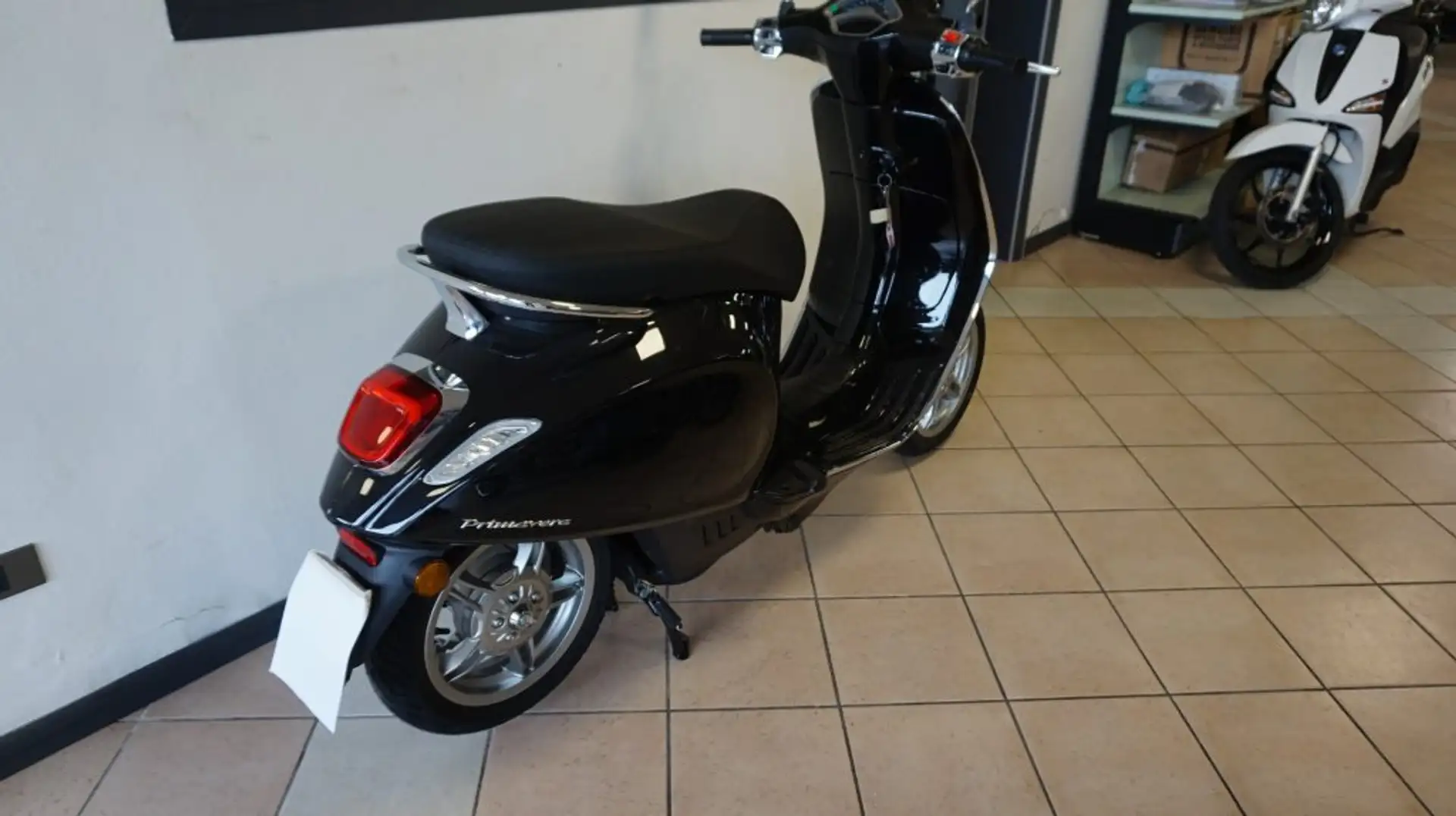 Vespa Elettrica 45 KM/H Zwart - 1