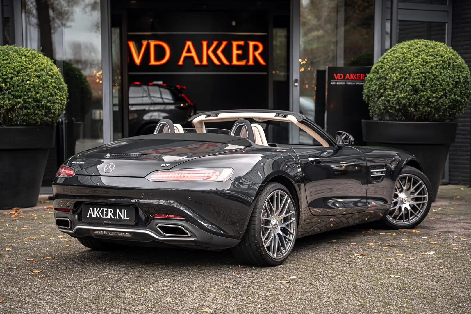 Mercedes-Benz AMG GT Roadster 476 pk | Burmester | MANUFAKTUR lak | Sto Gris - 2